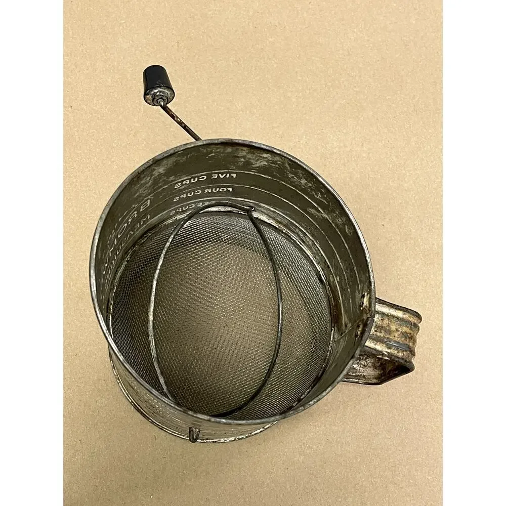 Vintage Bromwell 5 Cup Flour Sifter‎
